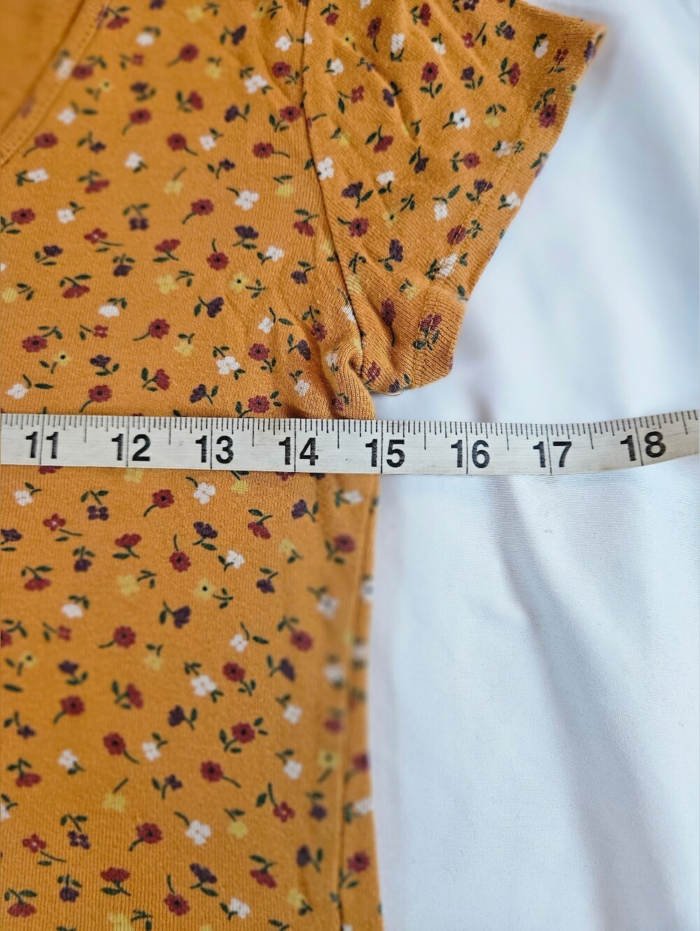 Forever 21 Juniors Mustard Yellow Floral V-neck Short Sleeve Cropped Top Size M - Picture 7 of 12